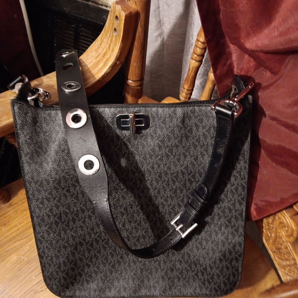 Michael Kors Black Shoulder Bag - Picture 1 of 1